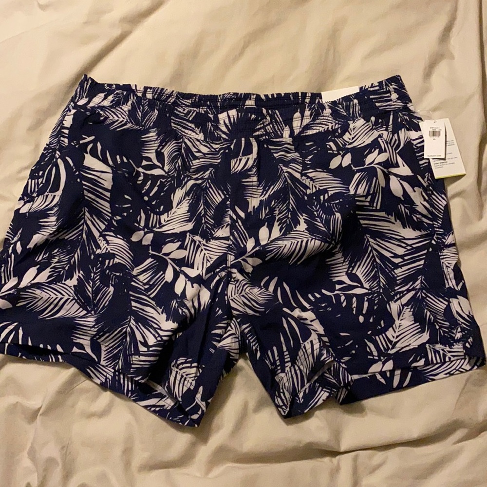 NWT old navy active shorts with pockets!